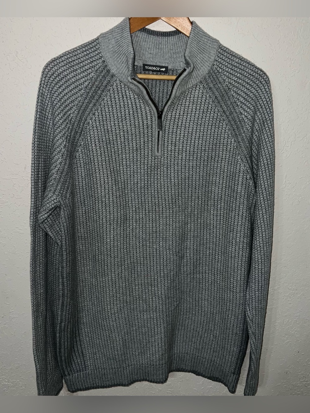 Toad & Co. Lambswool Blend  quarter-zip sweater in heather grey Size Large.